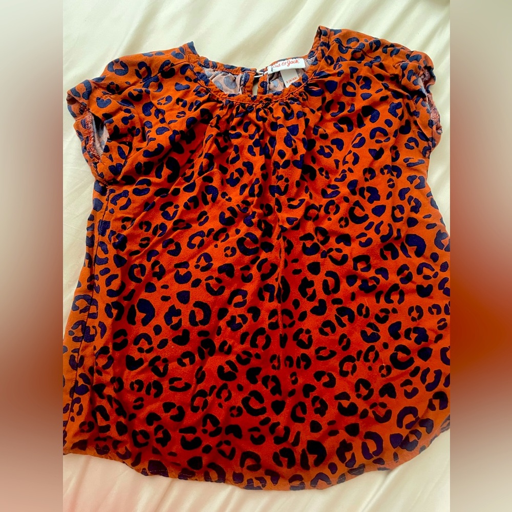 Cute top! Leopard print.